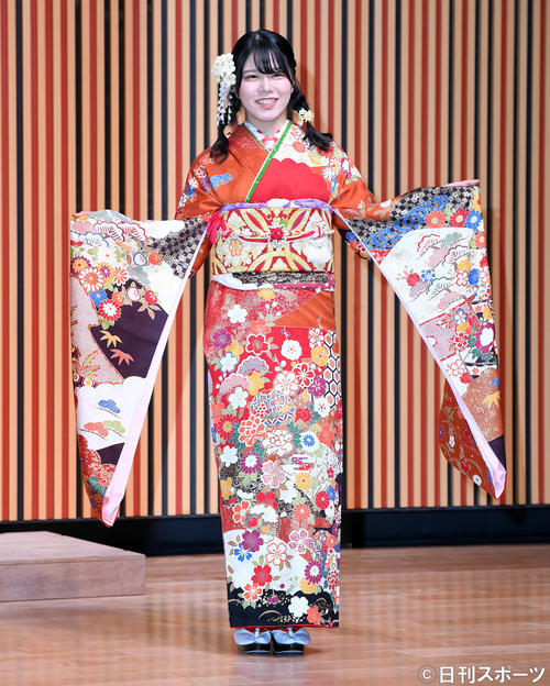 艶やかな振り袖姿を披露したSTU48矢野帆夏（撮影・たえ見朱実）