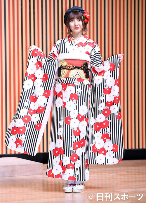 艶やかな振り袖姿を披露したSKE48菅原茉椰（撮影・たえ見朱実）
