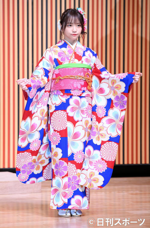 艶やかな振り袖姿を披露したSKE48仲村和泉（撮影・たえ見朱実）