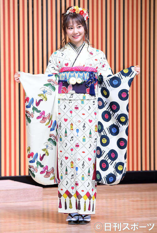 艶やかな振り袖姿を披露したSKE48松本慈子（撮影・たえ見朱実）