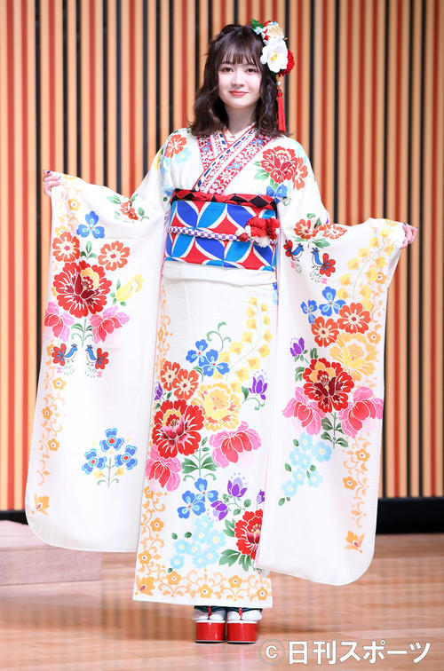 艶やかな振り袖姿を披露したSKE48江籠裕奈（撮影・たえ見朱実）