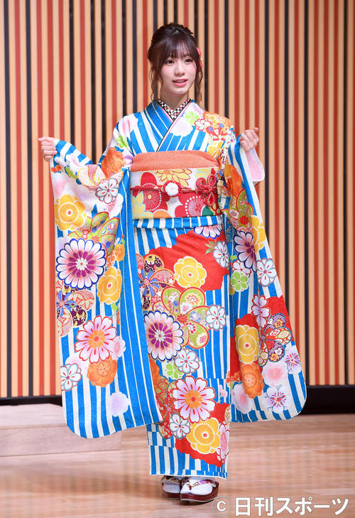 艶やかな振り袖姿を披露したHKT48深川舞子（撮影・たえ見朱実）