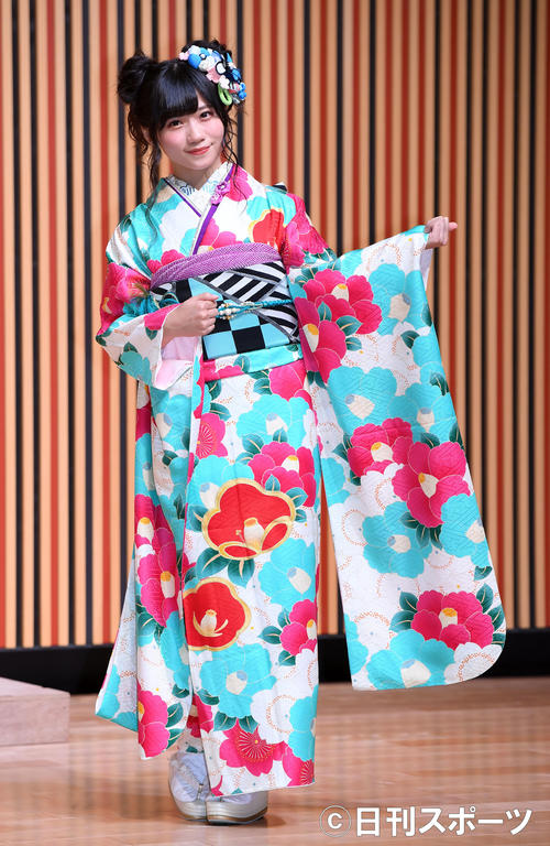 艶やかな振り袖姿を披露したNMB48菖蒲まりん（撮影・たえ見朱実）