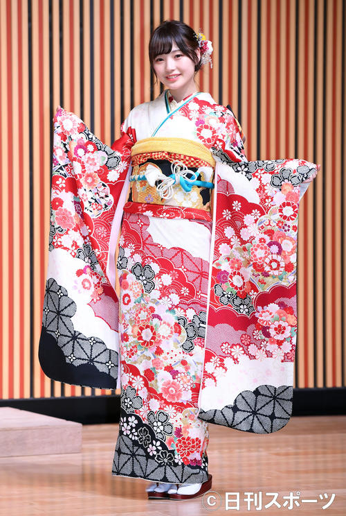 艶やかな振り袖姿を披露したNMB48佐藤亜海（撮影・たえ見朱実）