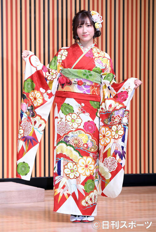 艶やかな振り袖姿を披露したNMB48西澤瑠莉奈（撮影・たえ見朱実）