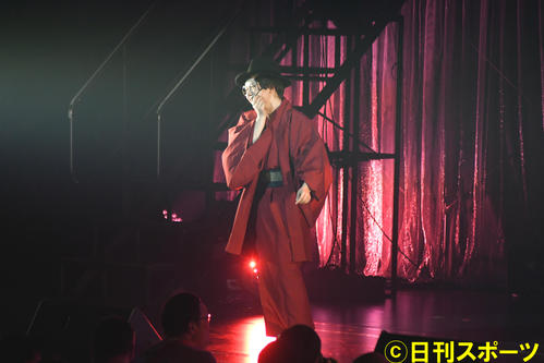 HKT48単独コンサートで舞台「仁義なき戦い」で演じた金丸に扮（ふん）する村重杏奈（撮影・大友陽平）