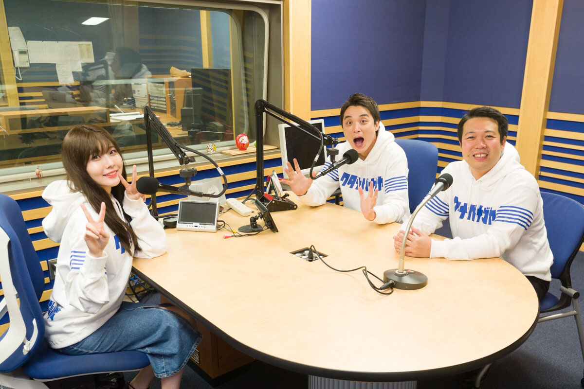 ラジオ「「今夜も大さわぎ！！」に出演する、左からSKE48の谷真理佳、お笑いコンビプリンセス金魚の大前りょうすけ、お笑いコンビデラスキッパーズのトシボーイ