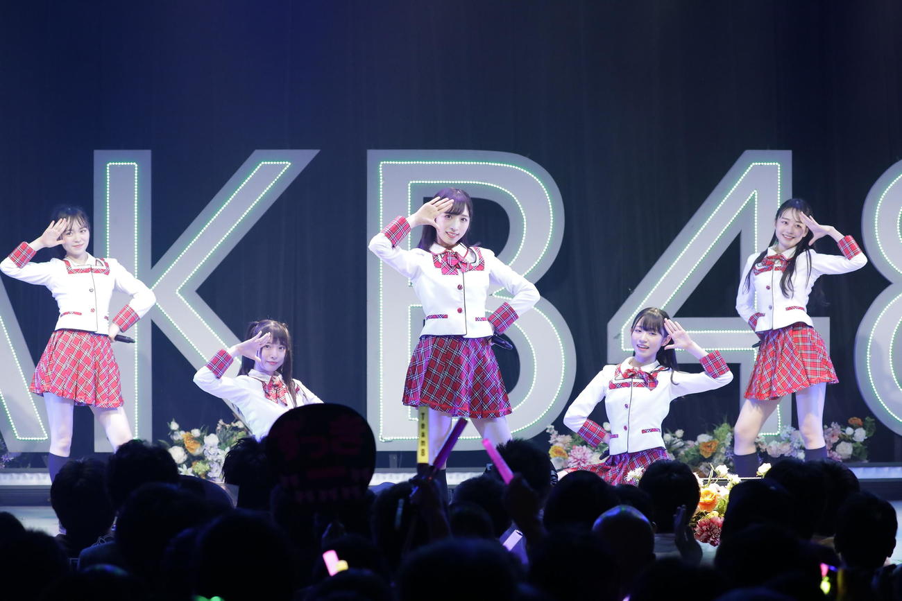 「VR　SQUARE」とのコラボキャンペーンを実施中のAKB48の新ユニット「I×R」。左から西川怜、久保怜音、小栗有以、山内瑞葵、大盛真歩（C）AKB48