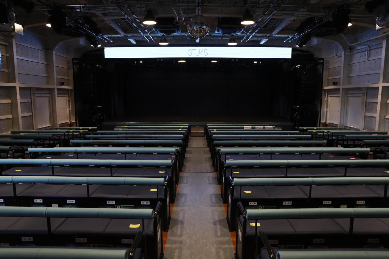 STU48号の船上劇場