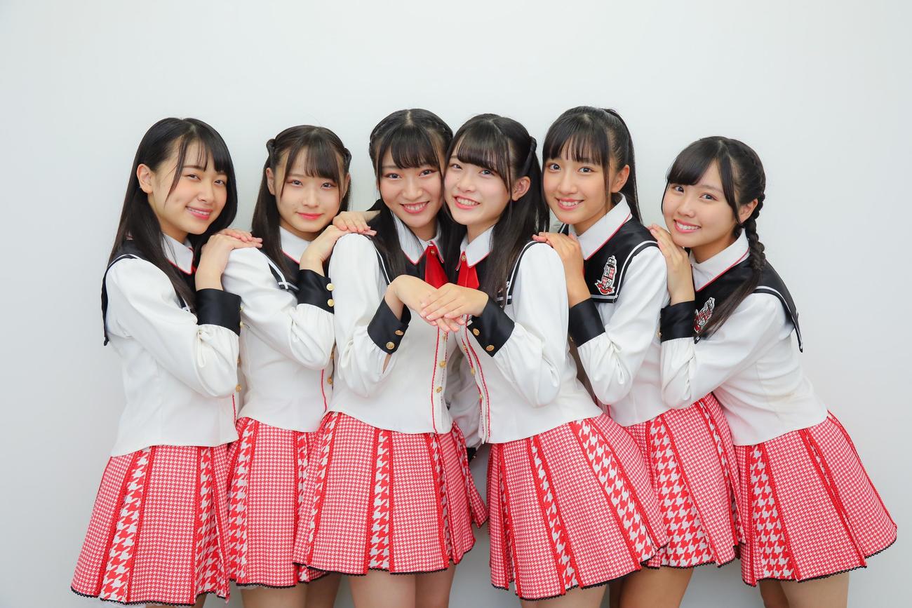 NGT48の研究生内ユニットの「ちっちゃいもんくらぶ」。左から富永夢有、諸橋姫向、寺田陽菜、小越春花、小見山沙空、古舘葵　（C）Flora