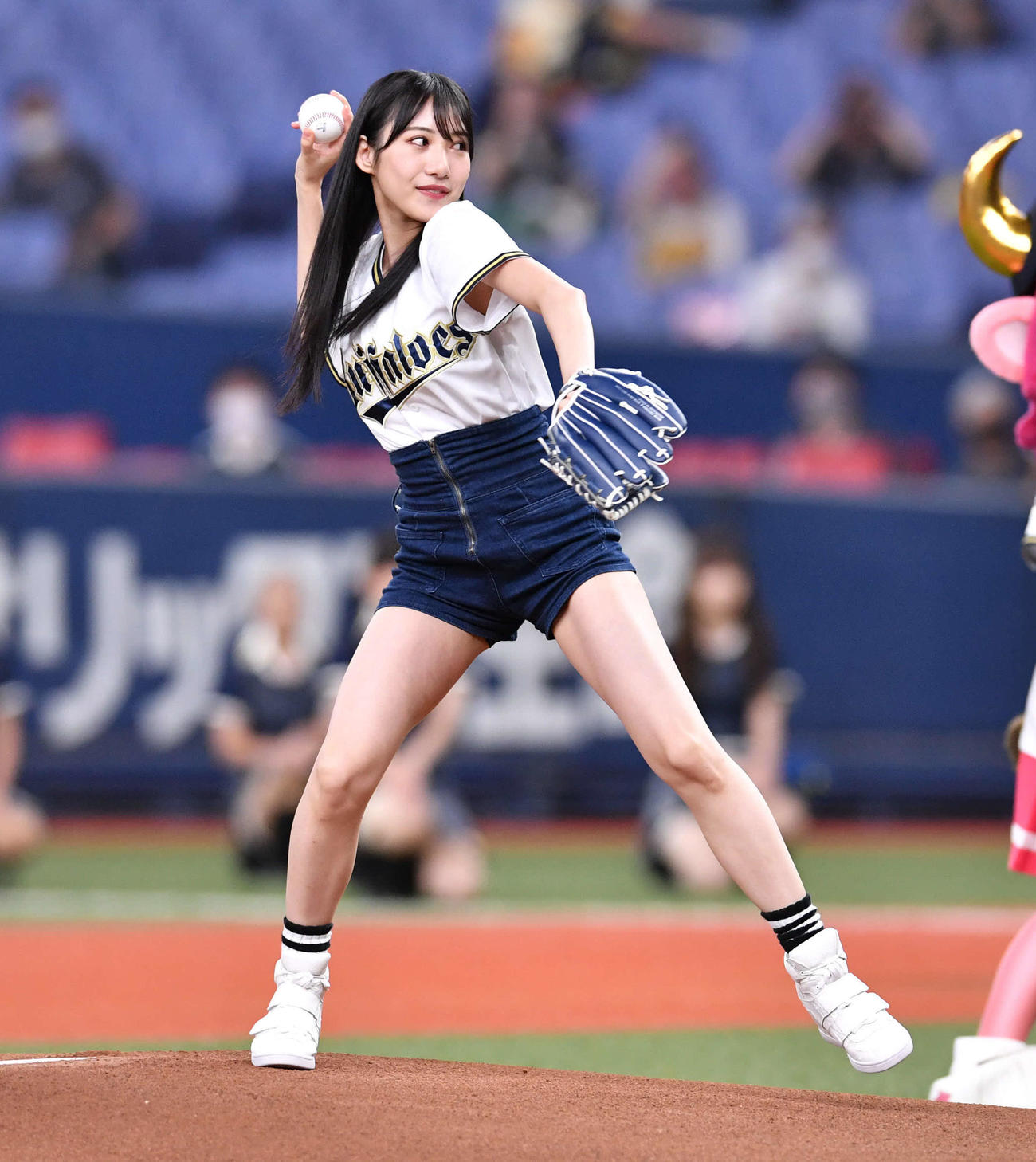 始球式を務めたNMB48横野すみれ（撮影・岩下翔太）