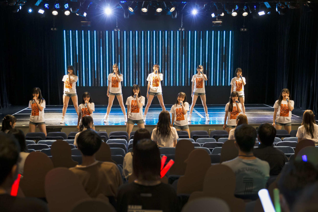 有観客公演を再開したNMB48劇場で行われた7期生のお披露目（C）NMB48