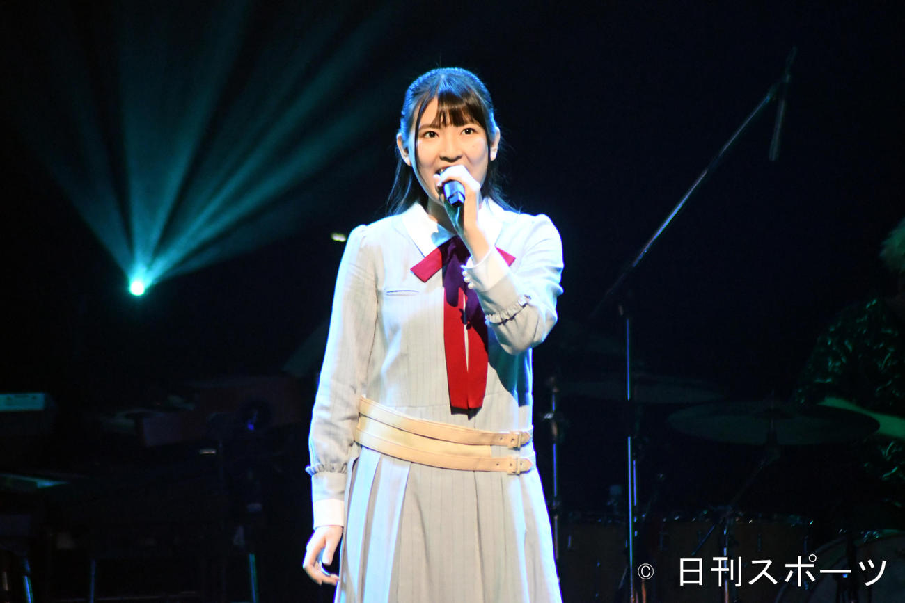 19年10月に行われた「第2回AKB48グループ歌唱力No．1決定戦」決勝大会で歌う三村妃乃（2019年10月31日撮影）
