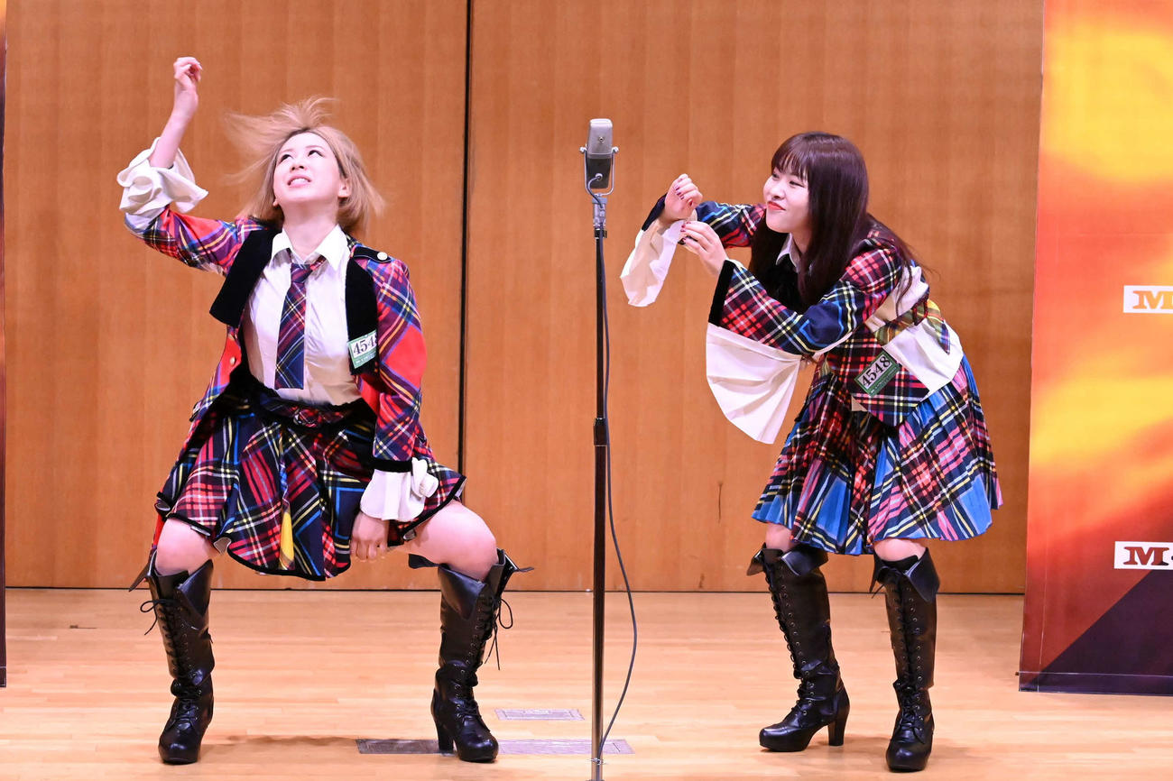 M－1グランプリ2020の2回戦進出を決めたAKB48大家志津香（左）と中西智代梨のコンビ「めんたい娘。」（C）M－1グランプリ事務局