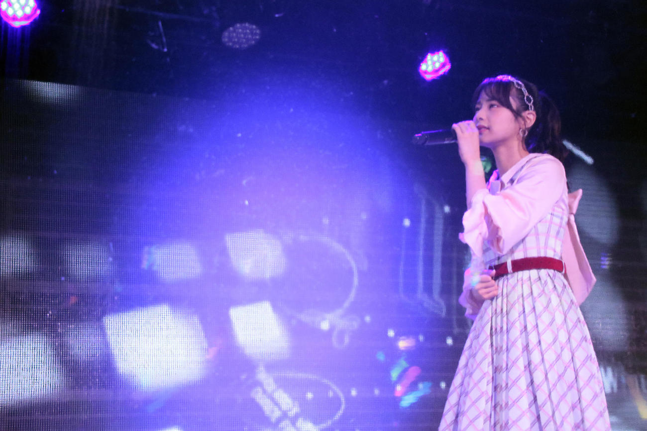 約8カ月ぶりの有観客での劇場公演で歌う本間日陽