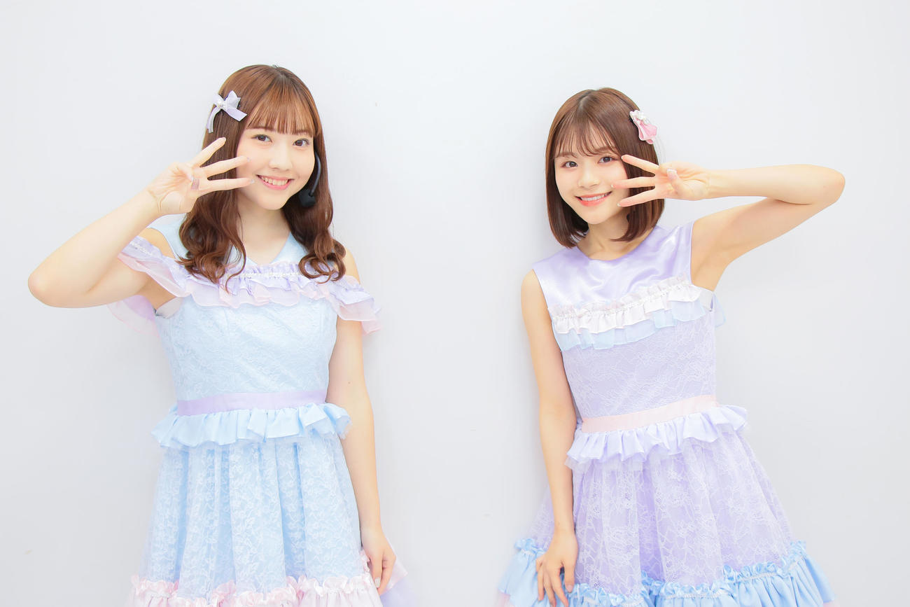 「にゃーにゃー」公演に出演する日下部愛菜（左）と清司麗菜（（Ｃ）Ｆｌｏｒａ）
