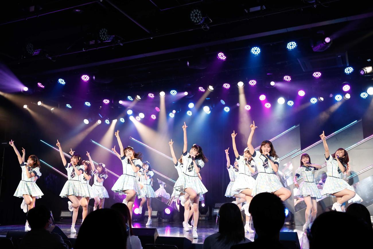 新専用劇場「西日本シティ銀行HKT48劇場」で記念公演を行ったHKT48