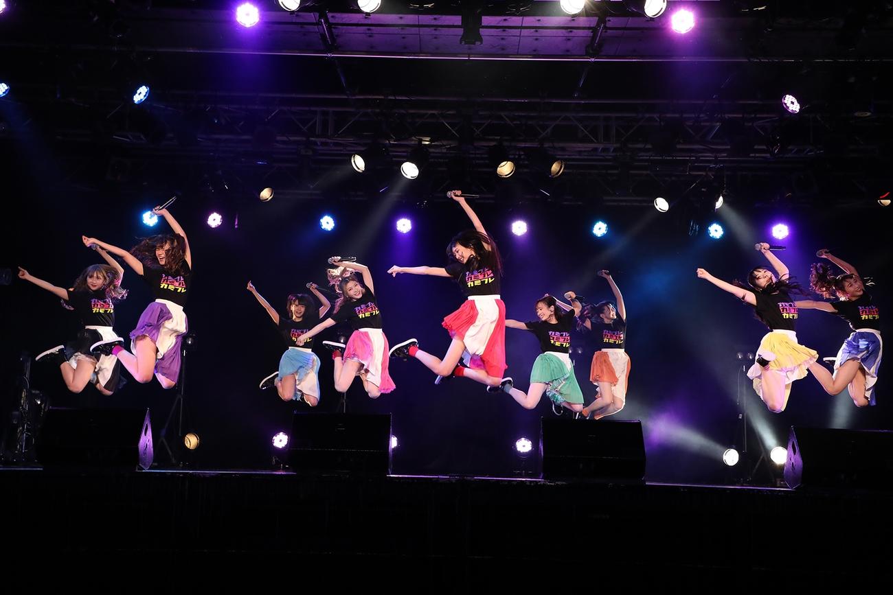 生配信ライブ「カミングフレーバーとツーマンしようぜ！vol．1」でパフォーマンスするカミングフレーバー（C）2021Zest,Inc.