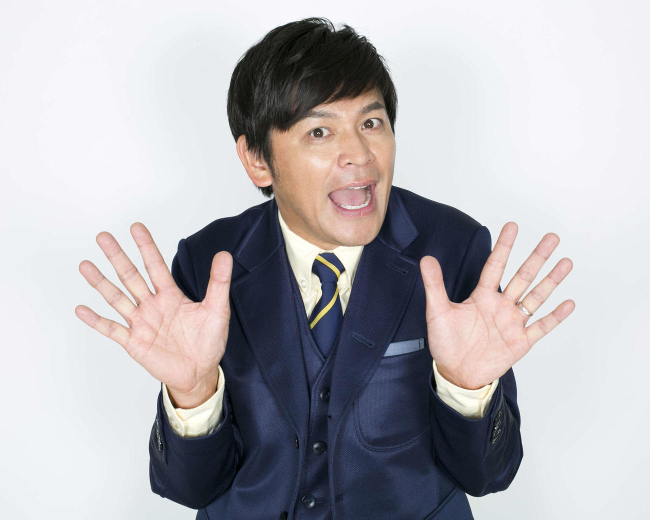 テレビ東京系特別番組「世界一役に立つ！大人の社会科見学～世紀のプロジェクト！はやぶさ2成功の秘密～」に出演する岡田圭右