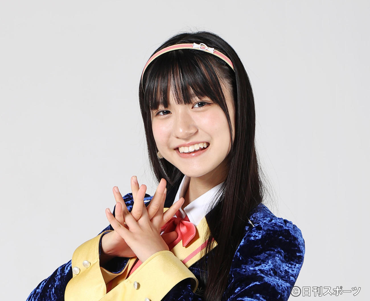 ポーズを決めるSKE48の林美澪（撮影・浅見桂子）