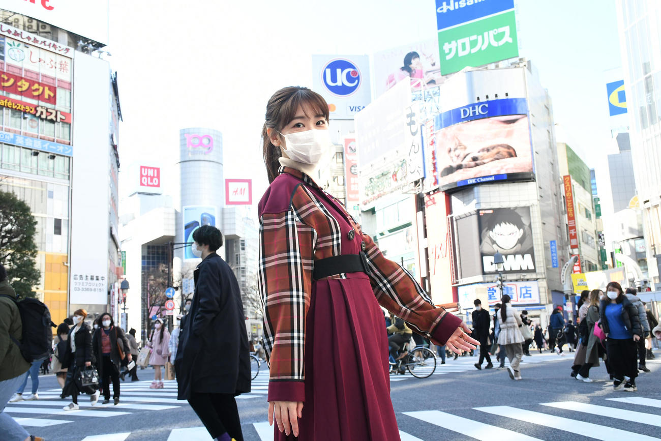 7年5カ月ぶりのソロシングル「CAN YOU WALK WITH ME？？」の発売日に渋谷を歩くAKB48柏木由紀