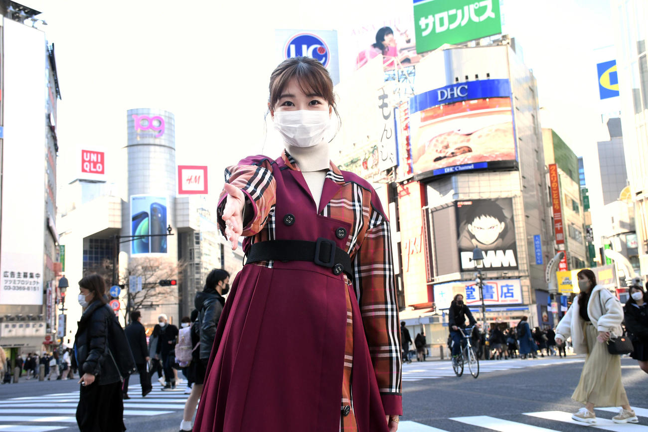 7年5カ月ぶりのソロシングル「CAN YOU WALK WITH ME？？」の発売日に渋谷を歩くAKB48柏木由紀