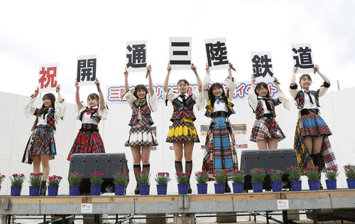 19年3月23日、岩手・山田町を訪れたAKB48グループメンバー(C)AKB48