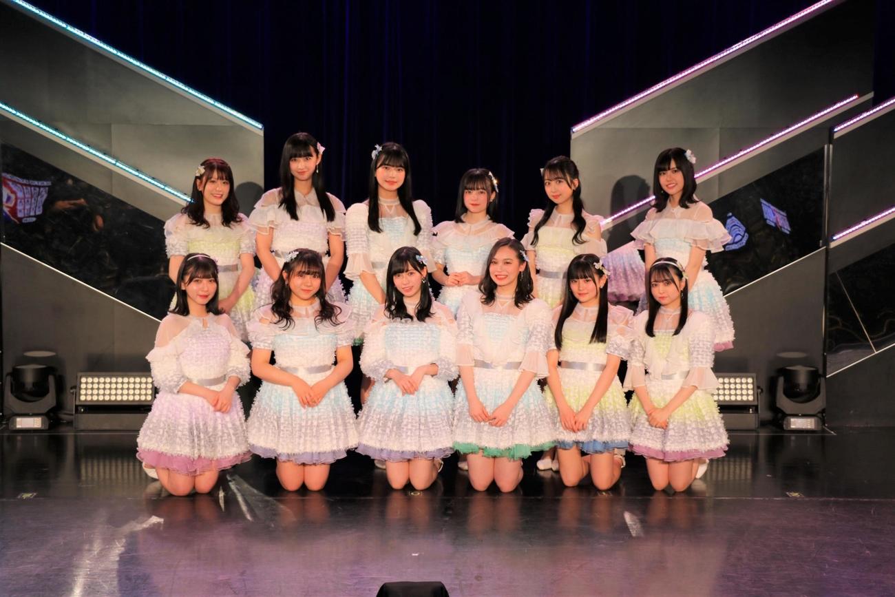 新シングルの「みずほ選抜」に選出されたHKT48の、前列左から堺萌香、武田智加、運上弘菜。豊永阿紀、石橋颯、竹本くるみ、後列左から小田彩加、松本日向、水上凜巳花、上島楓、渡部愛加里、地頭江音々（C）Mercury