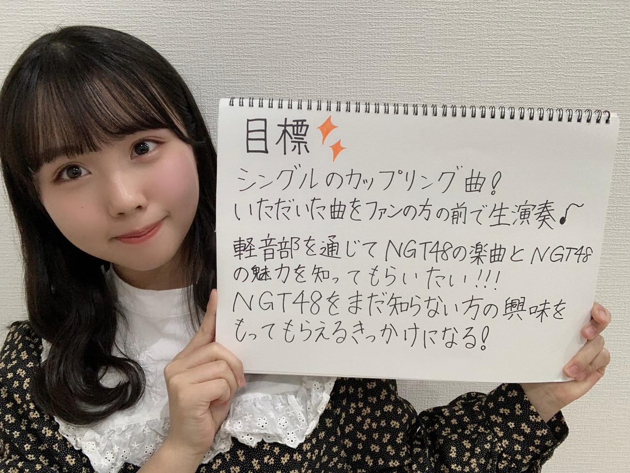 「目指せ公認！！◯◯部を作りたい！！」第2回紙上プレゼン大会で「軽音部」をアピールする古舘葵（c）Flora