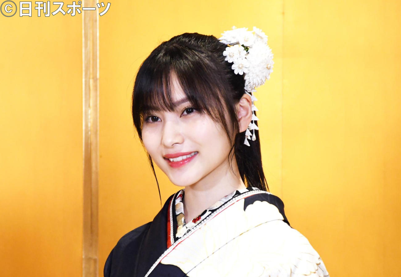 AKB48新成人メンバー成人式で取材に応じた福岡聖菜（撮影・大友陽平）