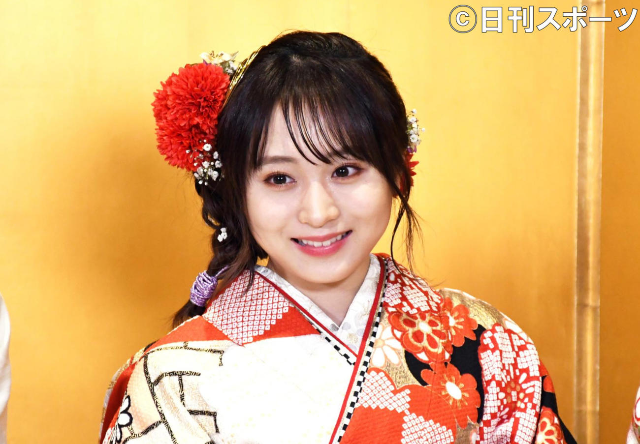 AKB48新成人メンバー成人式で取材に応じた坂口渚沙（撮影・大友陽平）