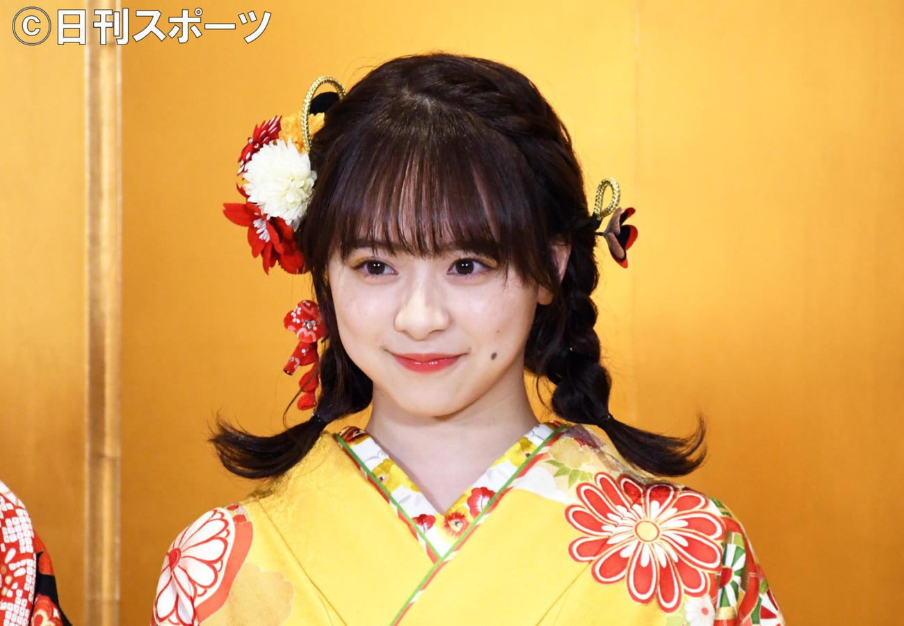 AKB48新成人メンバー成人式で取材に応じた倉野尾成美（撮影・大友陽平）