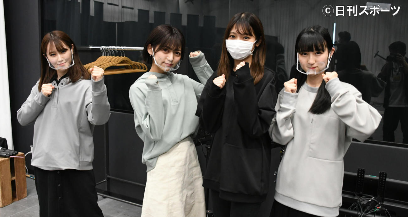 1回戦では姉妹グループ対決に。左からNGT48西潟茉莉奈、中村歩加、HKT48山下エミリー、今村麻莉愛（撮影・大友陽平）