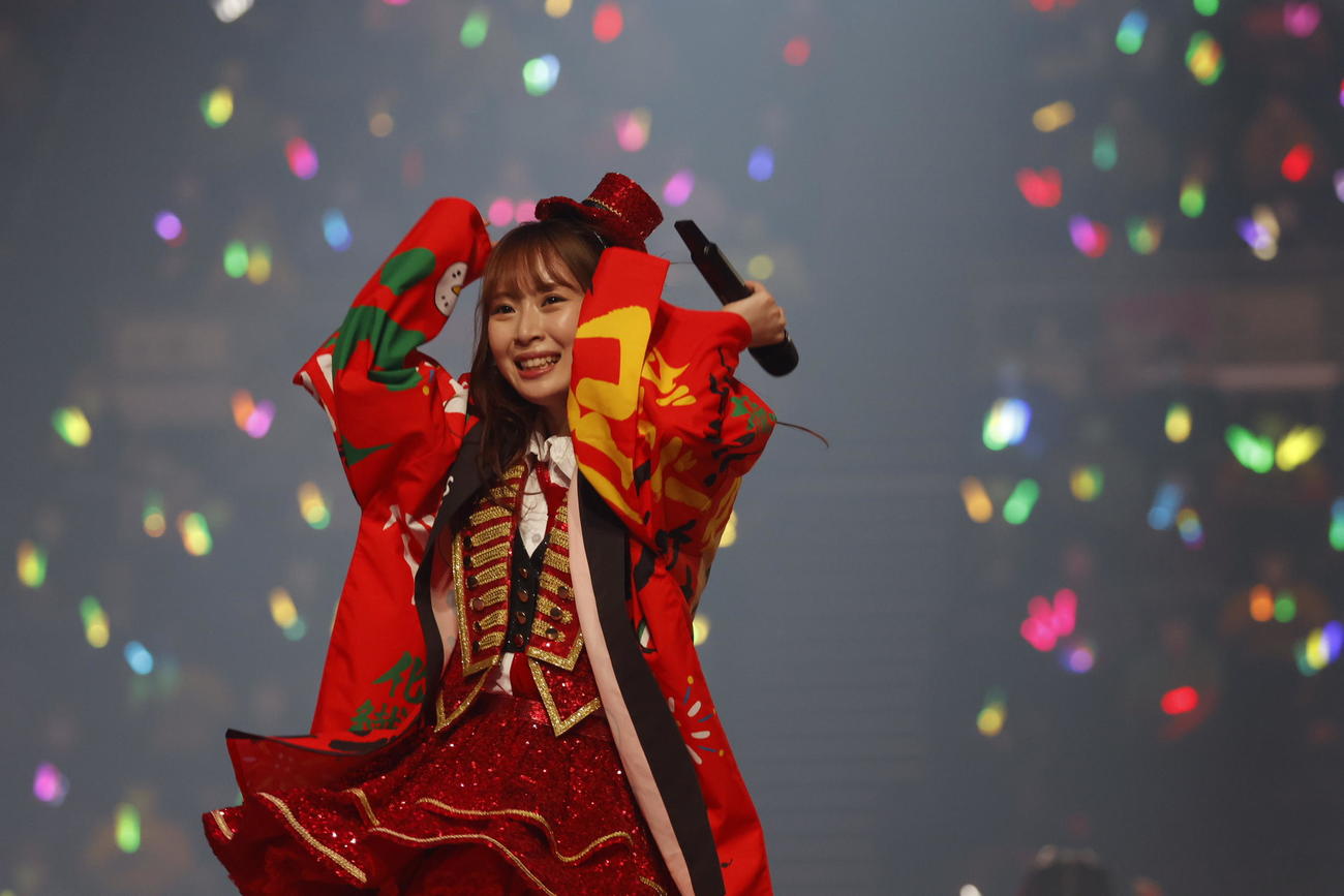 約1年1カ月越しの卒業コンサートで歌う高柳明音（c）2021 Zest,Inc.／AEI