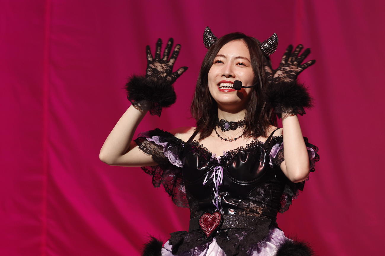 卒業コンサート昼公演で「わるじゅり」を歌う松井珠理奈（C）2021 Zest,Inc.／AEI