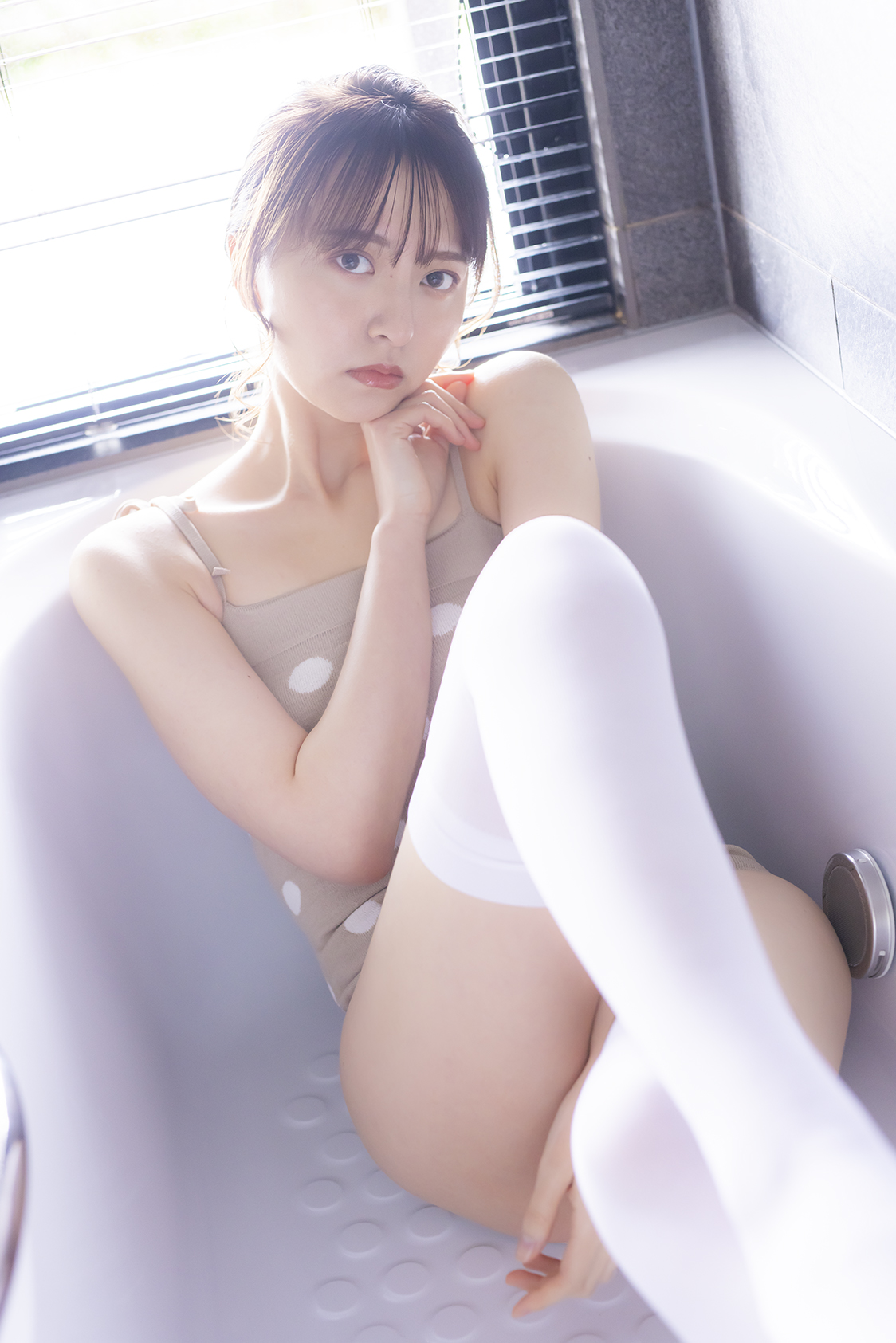 ラストフォトブック「スコア」の先行カットを公開したHKT48森保まどか(C)KADOKAWA (C)Mercury PHOTO／TANAKA TOMOHISA