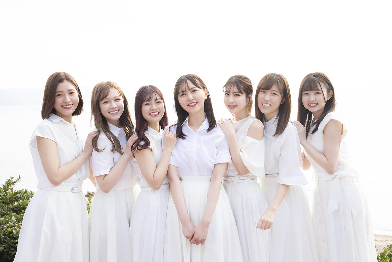 森保まどか（中央）のラストフォトブック「スコア」で撮り下ろされた1期生とのカット。左から今田美奈、村重杏奈、本村碧唯、1人おいて松岡菜摘、下野由貴、熊沢世莉奈(C)KADOKAWA (C)Mercury PHOTO／TANAKA TOMOHISA