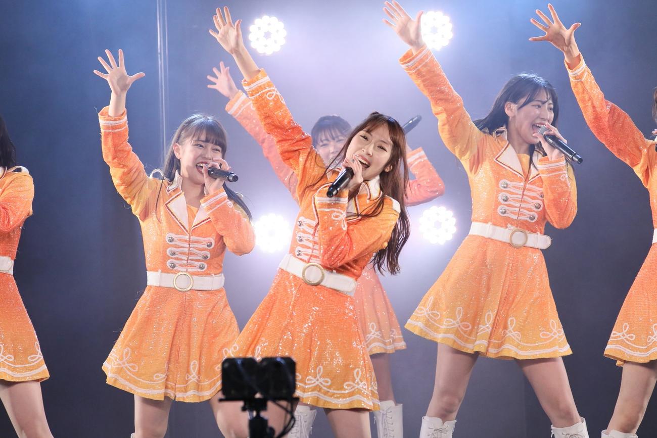 卒業公演「ラムネの飲み方」卒業公演の“初日”に臨んだSKE48高柳明音（中央）（C）2021 Zest,Inc.