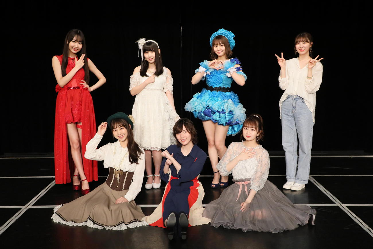 松井珠理奈（前列中央）卒業公演に出演した、前列左から熊崎晴香、1人おいて江籠裕奈、後列左から野村実代、井上瑠夏、松本慈子、菅原茉椰　（ｃ）2021 Zest,Inc.