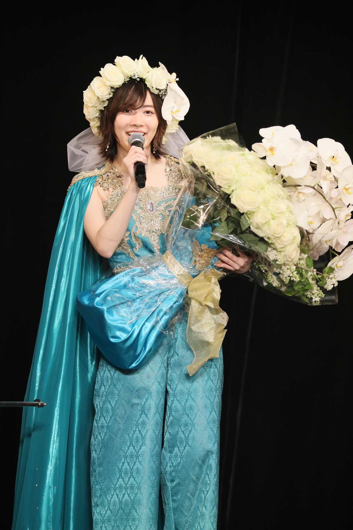 卒業公演でファンからの花束を受け取るSKE48松井珠理奈（c）2021 Zest,Inc.