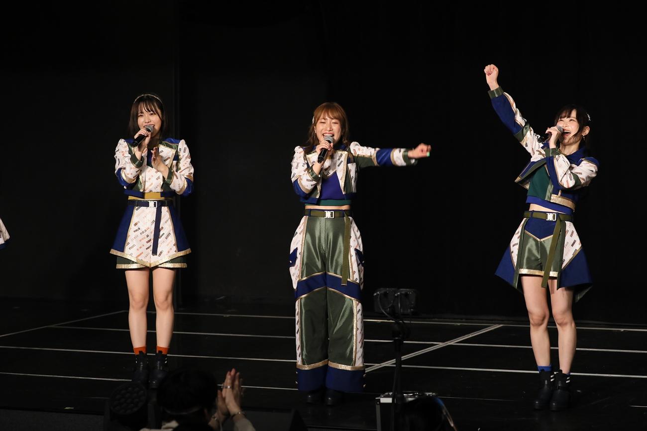 夏のツアーと13周年コンサートの開催を発表したSKE48斉藤真木子（中央）ら（C）2021 Zest,Inc.