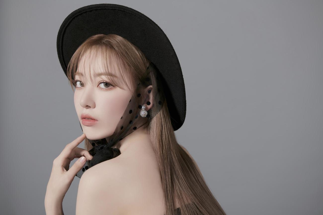 卒業記念ブックレット「SAKURA MIYAWAKI“Graduation Visual Booklet”」を発売するHKT48宮脇咲良（C）Mercury