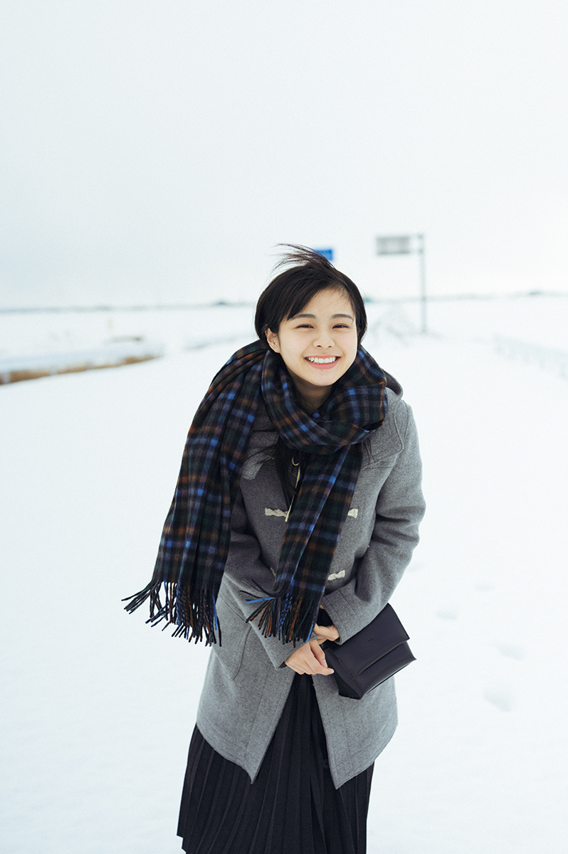 ファースト写真集「ずっと、会いたかった」が好評発売中の本間日陽