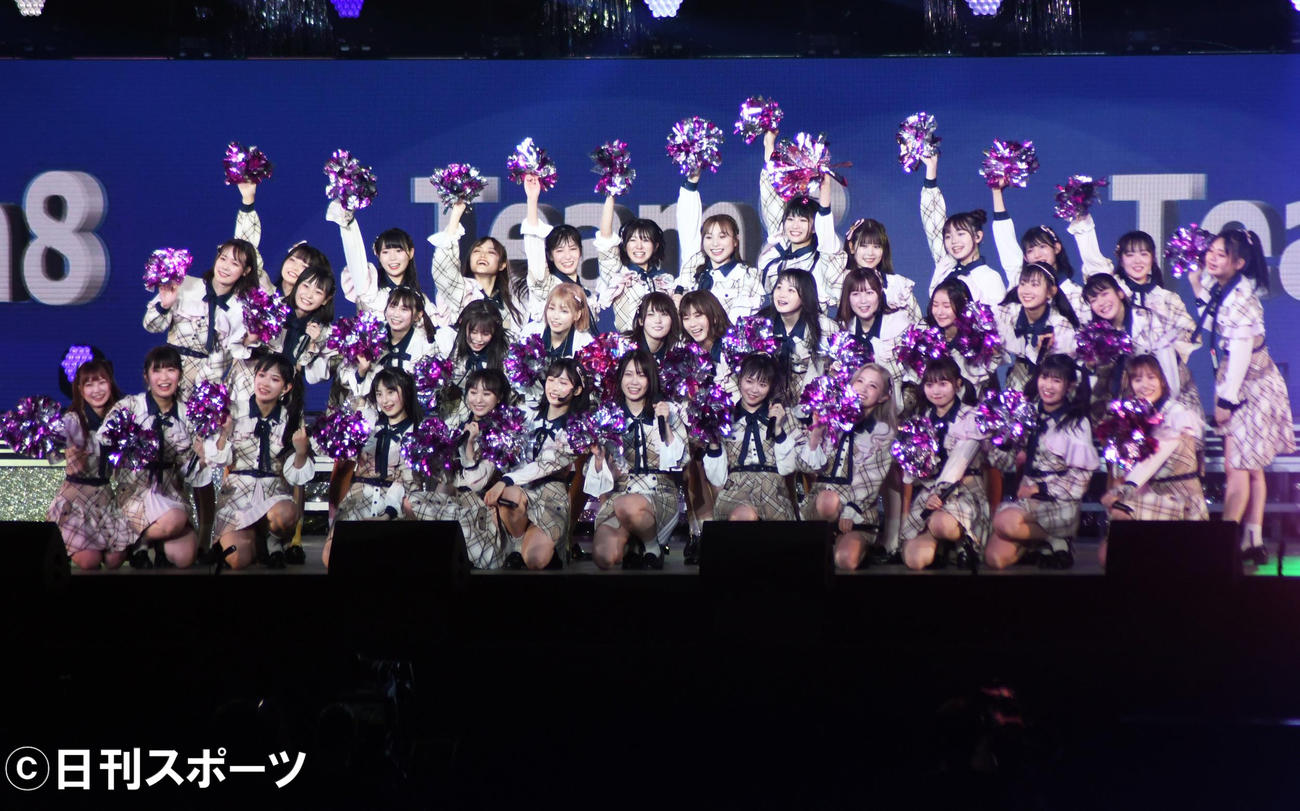 47都道府県ツアー最終公演を行ったAKB48チーム8（撮影・大友陽平）