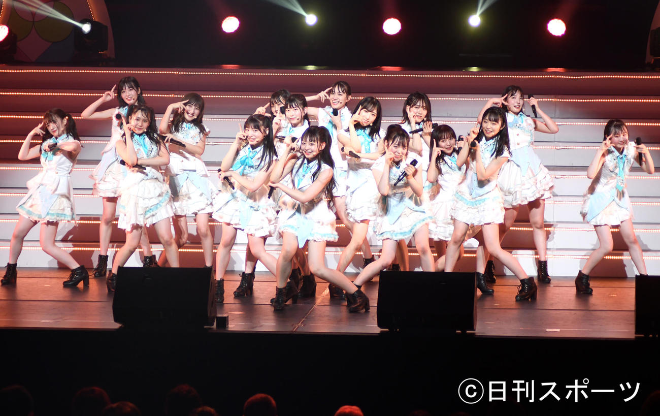 舞台「AKB48 THE AUDISHOW」Second Generation公演でフレッシュに踊るAKB48若手メンバー（撮影・大友陽平）
