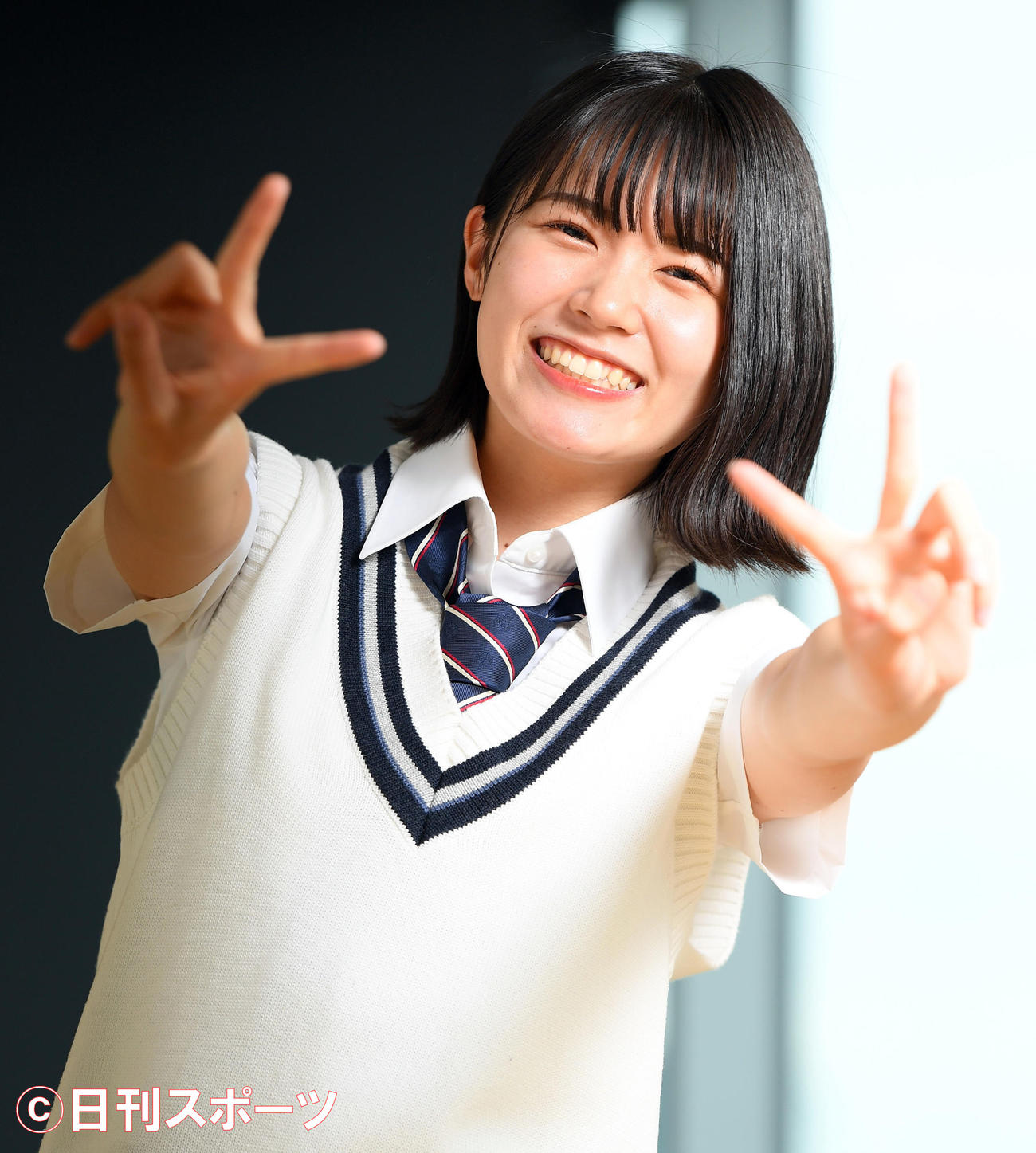 「応援よろしくお願いします」と笑顔を見せる安藤千伽奈