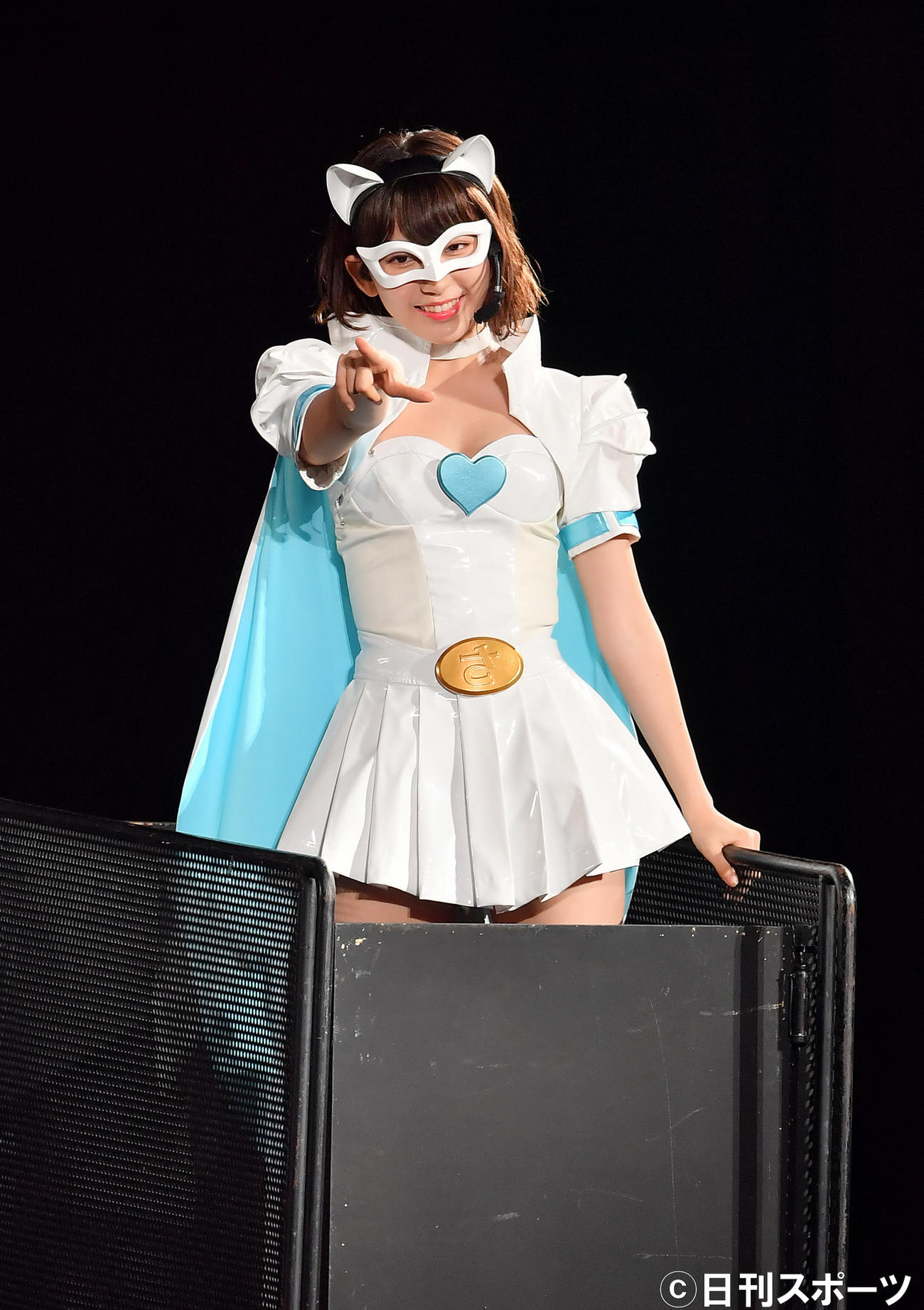 第7回AKB48グループじゃんけん大会　ユニットシングル争奪じゃんけん大会に登場するさくさく仮面（2016年10月撮影）