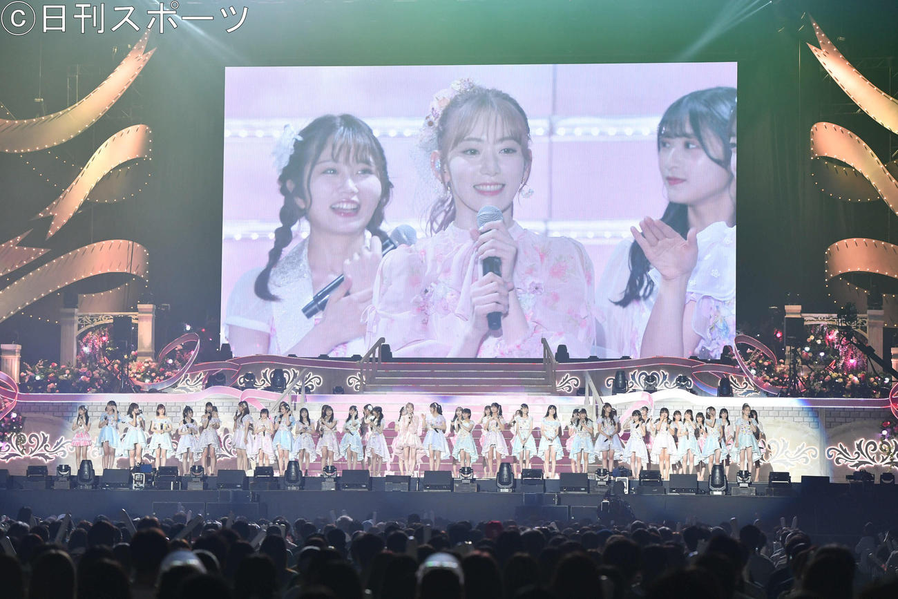 ステージでのトークで盛り上がるHKT48宮脇咲良（撮影・岩下翔太）