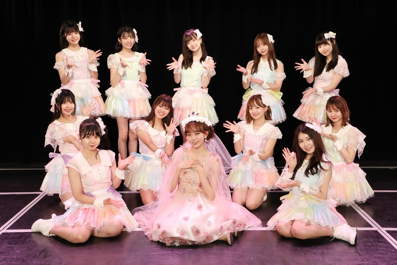 卒業公演を行ったSKE48野島樺乃（前列中央）。同公演に出演した、前列左から上村亜柚香、1人おいて杉山愛佳、中列左から北川愛乃、山内鈴蘭、都築里佳、松本慈子、後列左から荒野姫楓、石黒友月、坂本真凛、仲村和泉、井上瑠夏（C）2021 Zest, inc.