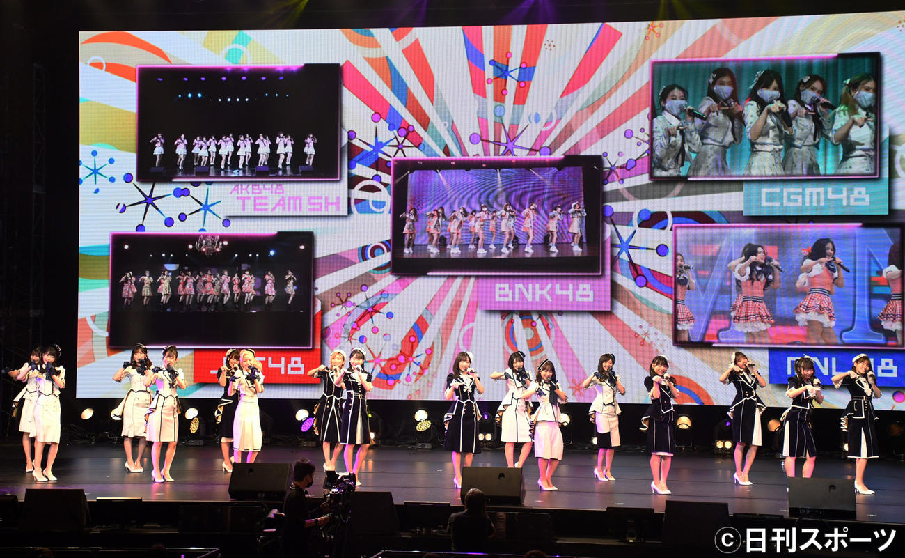 海外姉妹グループとオンラインでつないで「AKB48　Group　Asia　Festival　2021　ONLINE」を行ったAKB48（撮影・大友陽平）